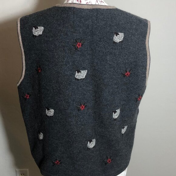 🌟 Luxurious Woolrich Sheep Wool Vest – Size L – Timeless Vintage Elegance 🌟 - Picture 3 of 10
